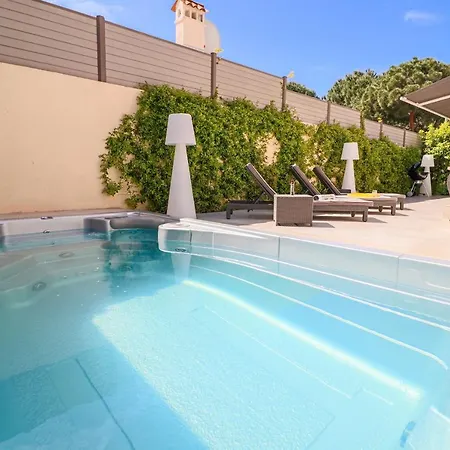 Sous Bois Charming With Outdoor Area & Jacuzzi At 200m From Beaches Of Juan ホテル アンティーブ