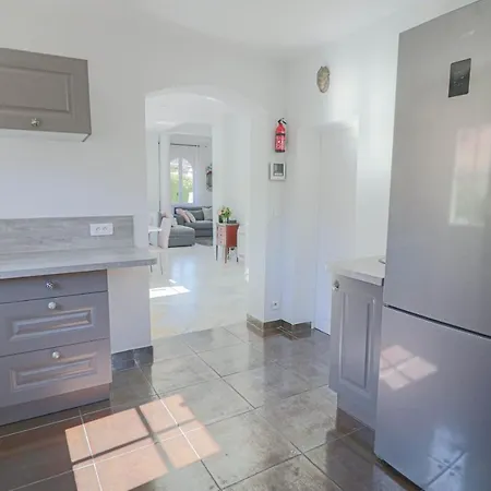 Sous Bois Charming With Outdoor Area & Jacuzzi At 200m From Beaches Of Juan アンティーブ