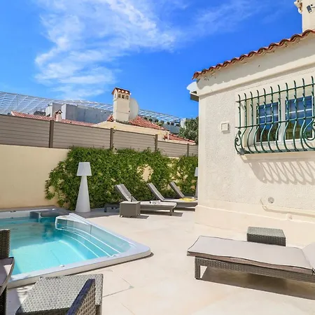 Ξενοδοχείο Sous Bois Charming With Outdoor Area & Jacuzzi At 200m From Beaches Of Juan Αντίμπ