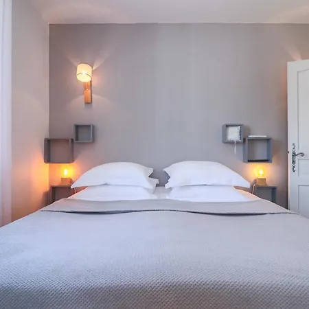 ホテル Sous Bois Charming With Outdoor Area & Jacuzzi At 200m From Beaches Of Juan