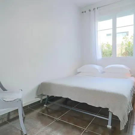 Sous Bois Charming With Outdoor Area & Jacuzzi At 200m From Beaches Of Juan アンティーブ