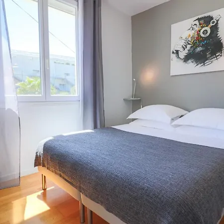 Sous Bois Charming With Outdoor Area & Jacuzzi At 200m From Beaches Of Juan Отель