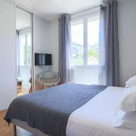 Sous Bois Charming With Outdoor Area & Jacuzzi At 200m From Beaches Of Juan Отель Антиб