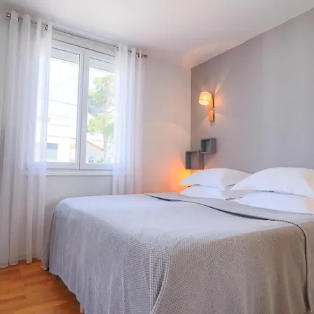 Sous Bois Charming With Outdoor Area & Jacuzzi At 200m From Beaches Of Juan 4*